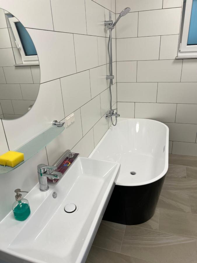 Ruhige Gruene Oase Bei Flughafen Schwechat Luaran gambar