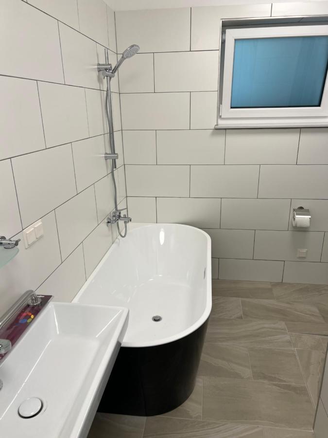Ruhige Gruene Oase Bei Flughafen Schwechat Luaran gambar